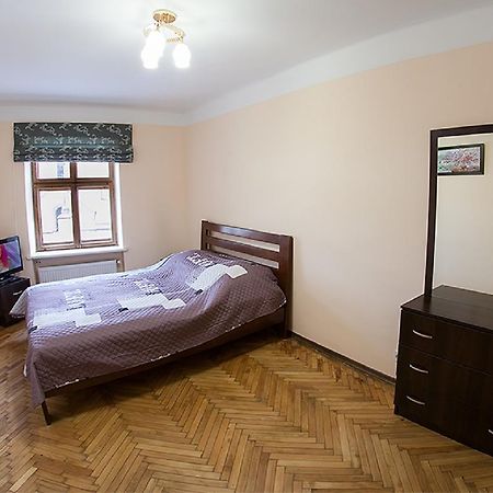 Квартира В Центрі На Вулиці Вірменській 12 Є Дві Спальні Двуспальні Ліжка Lviv Ngoại thất bức ảnh